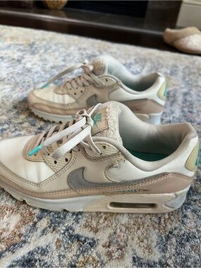 Nike Women Teal/beige Air Max